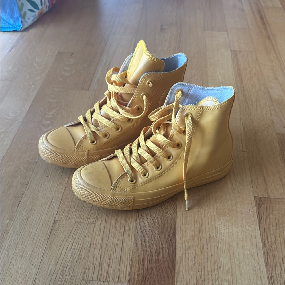 Converse Yellow High-Top Sneakers Classic Style